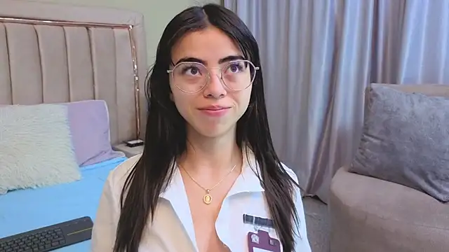 Mia Naive online show from 04/30/26, 11:38