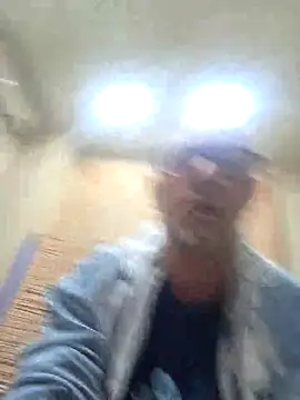 pareja47 online show from 04/22/26, 07:55