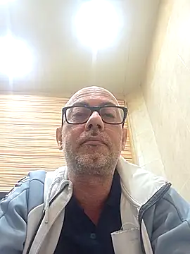Snapshot of pareja47 chatting on 04/26/26, 02:59 pareja47 online show from 04/26/26, 02:59