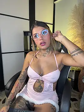 Snapshot of Abi_sexxx1 chatting on 02/16/26, 09:00 Abi sexxx1 online show from 02/16/26, 09:00