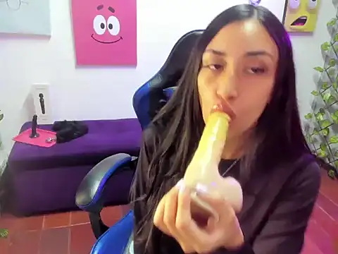 TiffanyDream8 online show from 03/03/26, 09:42