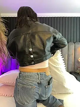 Nanda vixen  online show from 05/23/26, 06:56