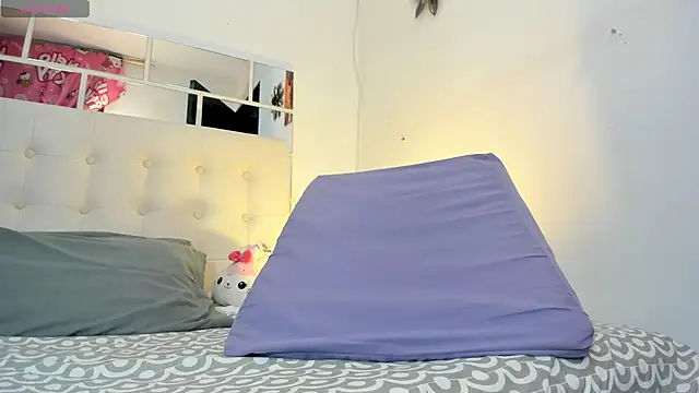MiaEvans0 online show from 05/18/26, 06:58