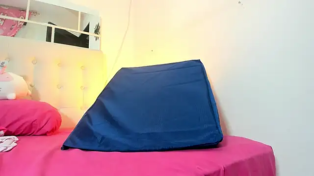 MiaEvans0 online show from 05/23/26, 04:11