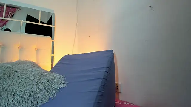 MiaEvans0 online show from 05/25/26, 06:58
