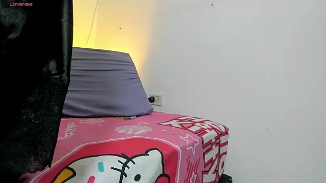MiaEvans0 online show from 05/28/26, 07:00