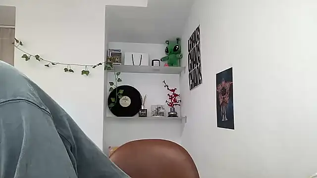 Snapshot of YourMilkyGuy chatting on 07/01/26, 01:13 YourMilkyGuy online show from 07/01/26, 01:13