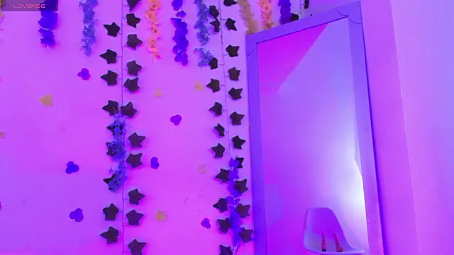 Snapshot of Ariana_Castillo__ chatting on 02/25/26, 01:21 Ariana Castillo online show from 02/25/26, 01:21