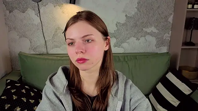 Snapshot of LesleySky chatting on 03/01/26, 08:22 LesleySky online show from 03/01/26, 08:22