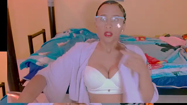 sexiempoderada18 online show from 04/13/26, 02:00