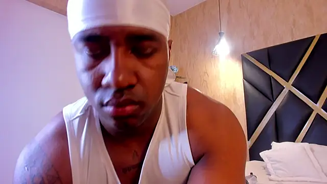 Snapshot of LuccianoDaytona chatting on 02/21/26, 07:48 LuccianoDaytona online show from 02/21/26, 07:48