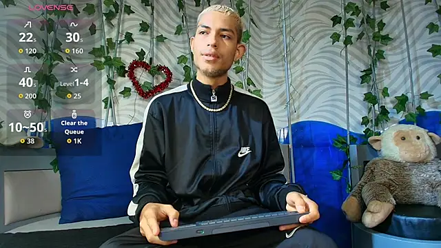 Snapshot of ItsZairen chatting on 02/26/26, 04:22 ItsZairen online show from 02/26/26, 04:22