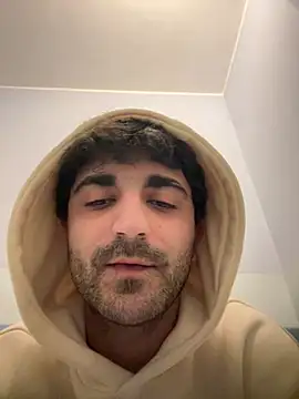 Snapshot of elia2711 chatting on 02/13/26, 05:31 elia2711 online show from 02/13/26, 05:31