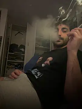 Snapshot of elia2711 chatting on 02/19/26, 02:40 elia2711 online show from 02/19/26, 02:40