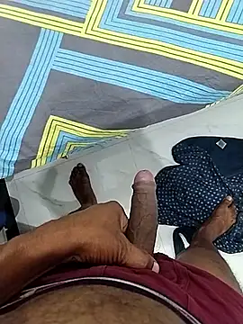 Snapshot of Daddyishere_19 chatting on 03/05/26, 06:31 Daddyishere 19 online show from 03/05/26, 06:31