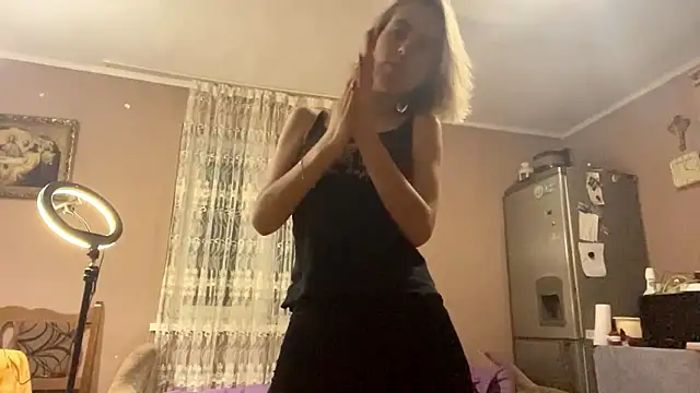 Snapshot of CharmingBlonde chatting on 02/13/26, 08:16 CharmingBlonde online show from 02/13/26, 08:16