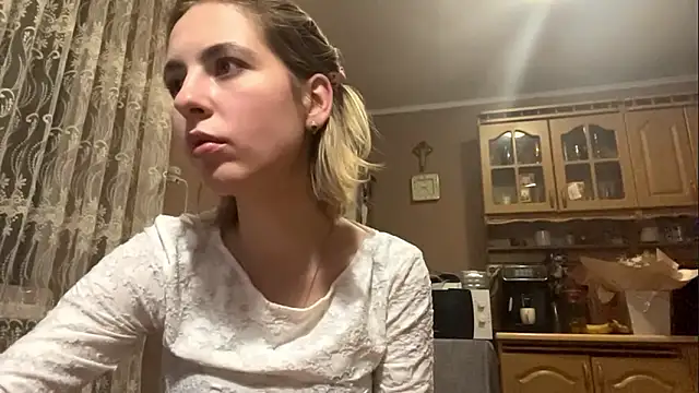 Snapshot of CharmingBlonde chatting on 02/17/26, 06:25 CharmingBlonde online show from 02/17/26, 06:25