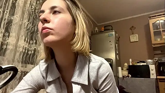 Snapshot of CharmingBlonde chatting on 02/18/26, 06:48 CharmingBlonde online show from 02/18/26, 06:48