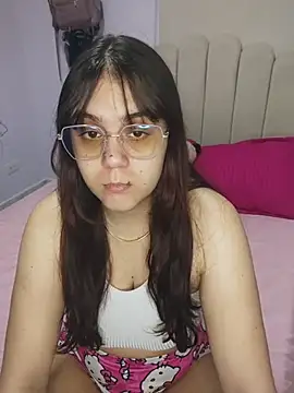 Snapshot of its_lauu_ chatting on 02/11/26, 03:44 its lauu online show from 02/11/26, 03:44