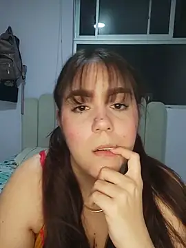 Snapshot of its_lauu_ chatting on 02/15/26, 07:51 its lauu online show from 02/15/26, 07:51