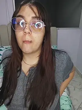 Snapshot of its_lauu_ chatting on 02/19/26, 04:19 its lauu online show from 02/19/26, 04:19