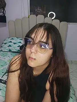 Snapshot of its_lauu_ chatting on 02/23/26, 03:48 its lauu online show from 02/23/26, 03:48