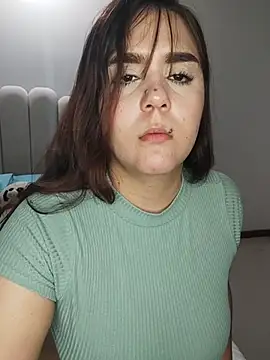 Snapshot of its_lauu_ chatting on 03/01/26, 04:25 its lauu online show from 03/01/26, 04:25