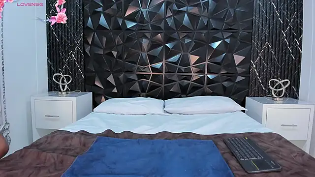 JazminMonroee  online show from 04/09/26, 05:29