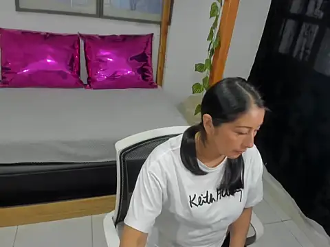 Snapshot of Julieta_lust chatting on 02/10/26, 12:53 Julieta lust online show from 02/10/26, 12:53