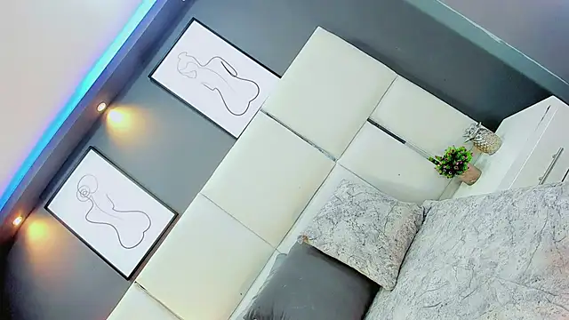 Snapshot of Daniiela_Foxx chatting on 02/13/26, 09:00 Daniiela Foxx online show from 02/13/26, 09:00