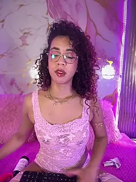 Woo isDaphne online show from 03/04/26, 11:00