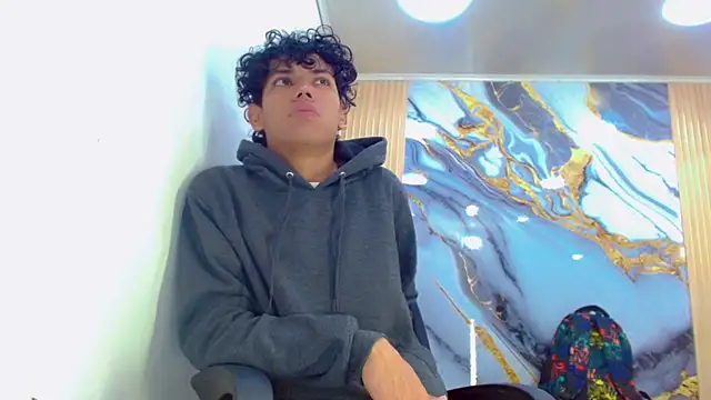 Snapshot of DaviidBuckx_ chatting on 02/22/26, 02:13 DaviidBuckx online show from 02/22/26, 02:13