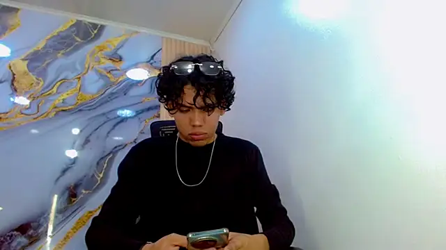 Snapshot of DaviidBuckx_ chatting on 03/27/26, 02:28 DaviidBuckx online show from 03/27/26, 02:28