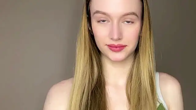 Snapshot of Viktoria_Vibes chatting on 02/18/26, 03:19 Viktoria Vibes online show from 02/18/26, 03:19