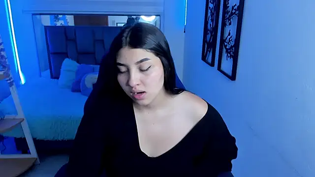 Snapshot of bloom_winxx chatting on 02/19/26, 03:13 bloom winxx online show from 02/19/26, 03:13