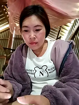 Snapshot of Yiyoongg chatting on 02/15/26, 04:31 Yiyoongg online show from 02/15/26, 04:31