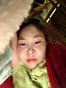 Snapshot of Yiyoongg chatting on 02/19/26, 02:29 Yiyoongg online show from 02/19/26, 02:29