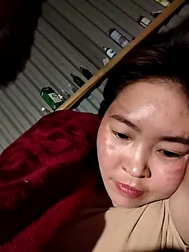 Snapshot of Yiyoongg chatting on 02/19/26, 02:35 Yiyoongg online show from 02/19/26, 02:35