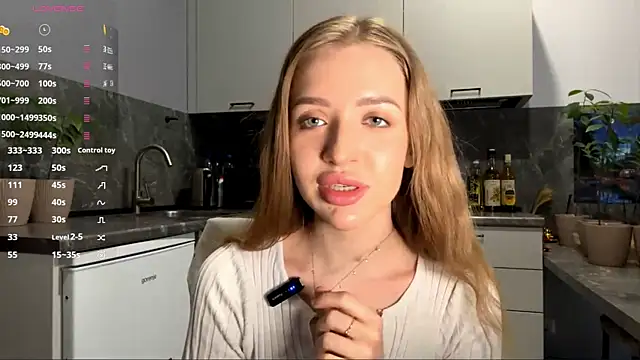 Snapshot of BeaCazin chatting on 02/19/26, 06:42 BeaCazin online show from 02/19/26, 06:42