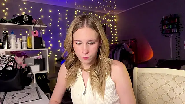 amily sunray online show from 03/15/26, 02:45