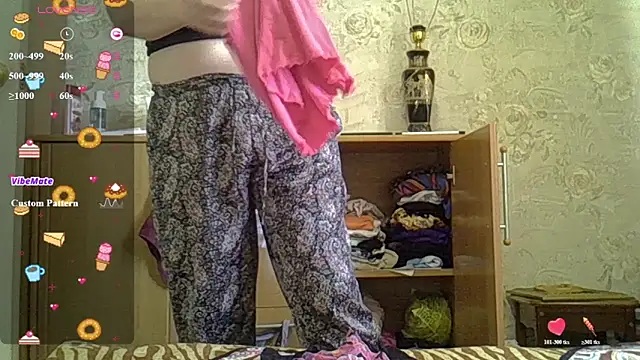 Snapshot of CurvyWild_Lady30 chatting on 06/18/26, 10:52 CurvyWild Lady30 online show from 06/18/26, 10:52