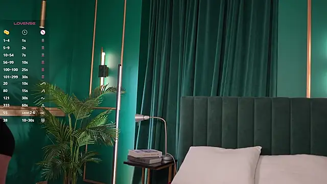 Snapshot of roxy_morrison_x chatting on 02/23/26, 05:43 roxy morrison x online show from 02/23/26, 05:43