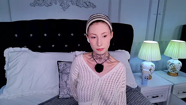 roxy morrison x online show from 05/18/26, 04:07