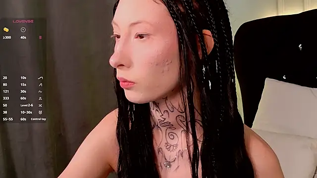 Snapshot of roxy_morrison_x chatting on 06/21/26, 03:31 roxy morrison x online show from 06/21/26, 03:31