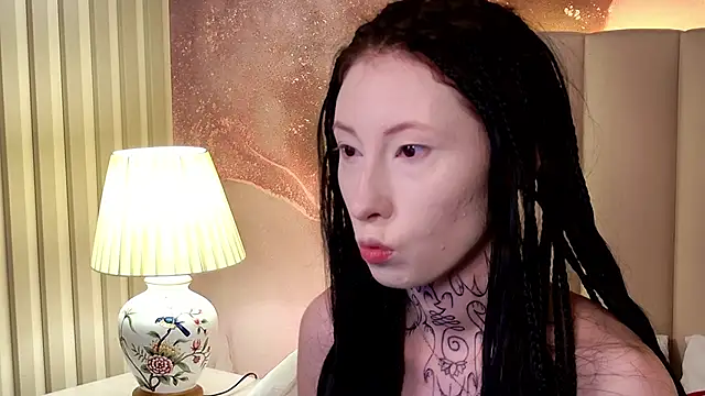 Snapshot of roxy_morrison_x chatting on 06/28/26, 03:34 roxy morrison x online show from 06/28/26, 03:34