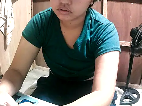 Snapshot of Cloudette_17 chatting on 02/14/26, 03:36 Cloudette 17 online show from 02/14/26, 03:36