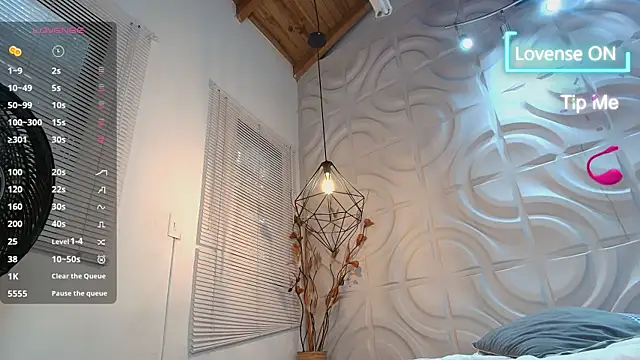 sophieBlair  online show from 04/10/26, 07:18