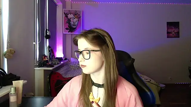 LunaXcherry online show from 04/07/26, 04:40