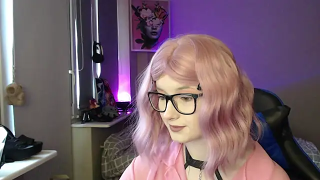 LunaXcherry online show from 04/08/26, 04:40