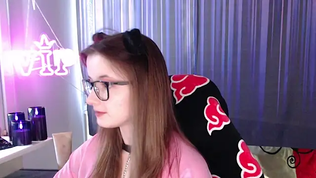 Snapshot of LunaXcherry chatting on 06/22/26, 04:37 LunaXcherry online show from 06/22/26, 04:37